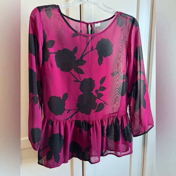 Old Navy Tops - Old Navy Fuchsia and Black Floral Blouse